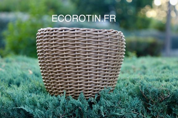 cache-pot tressé brun: 40 € 