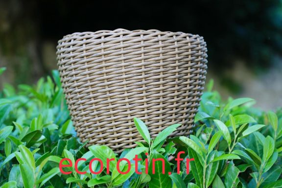cache-pot tressé brun: 40 € 